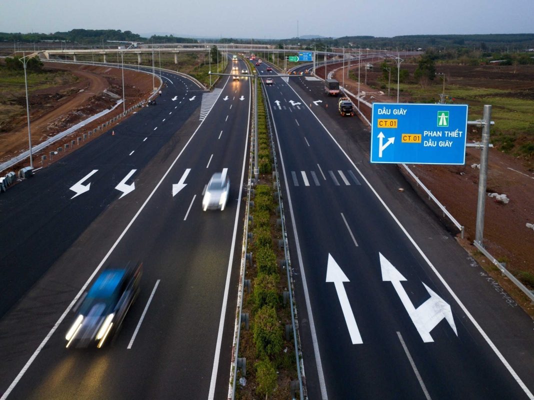 Di chuyển đến Phan Thiết nhanh chóng và tiện lợi trong năm 2025 nhờ cao tốc Dầu Giây - Phan Thiết.